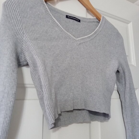 Brandy Melville Gray Crop Top // LIKE NEW // Selling: $9 - Picture 3 of 5
